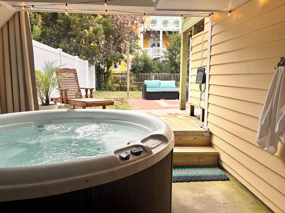 Relax in your private Hot Tub!!