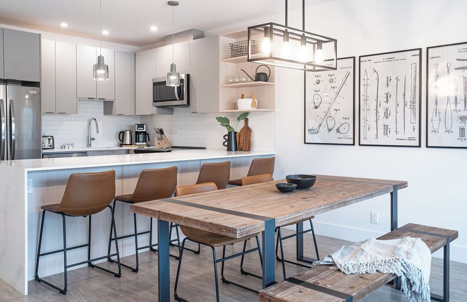 Condo | Living area | 40-inch flat-screen TV with digital channels