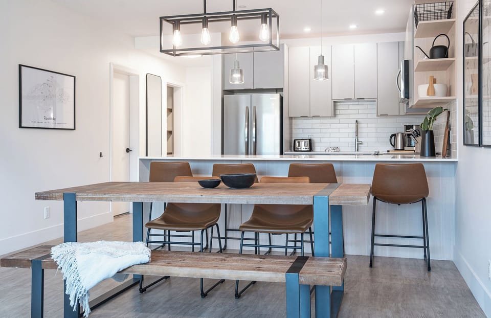 Condo | Living area | 40-inch flat-screen TV with digital channels