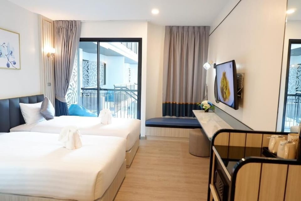 Blackout drapes, free WiFi, bed sheets