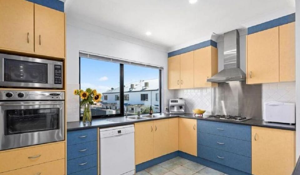 Kitchen with dishwasher