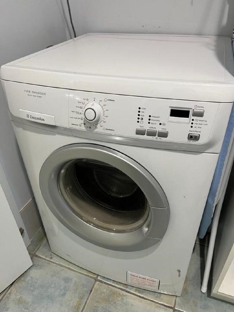 Washing machine 
Clothes air hanger