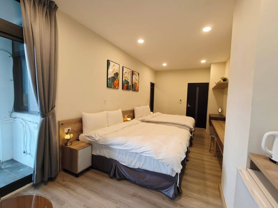 Superior Quadruple Room, Bathtub | Free WiFi, bed sheets