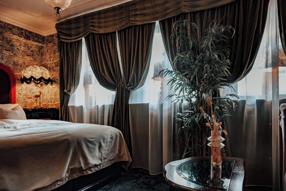 Petite Chambre | Premium bedding, down comforters, pillowtop beds, minibar