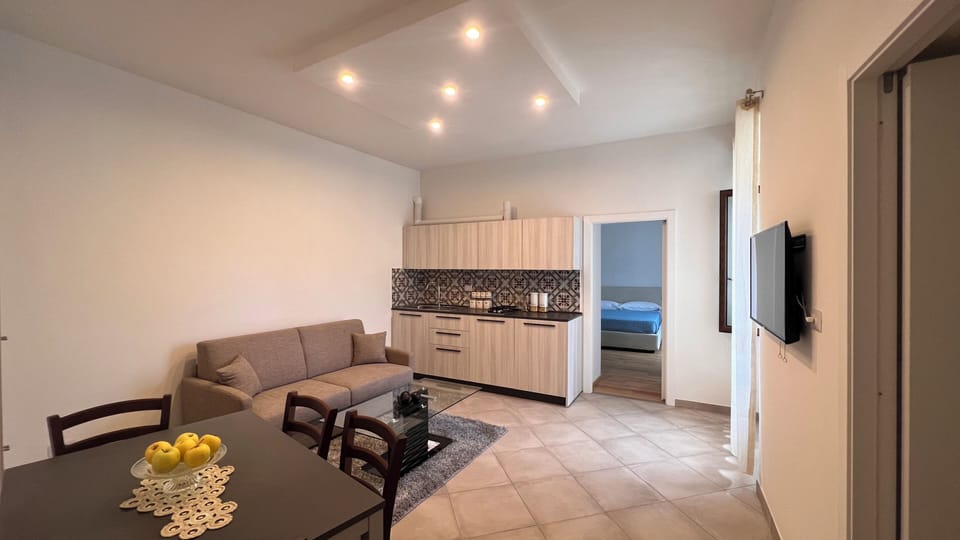 Premium bedding, down comforters, desk, WiFi (free)