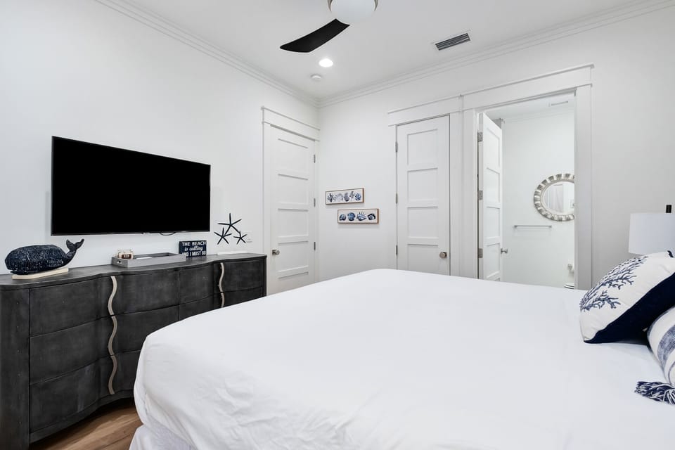 First Floor Guest King Bedroom