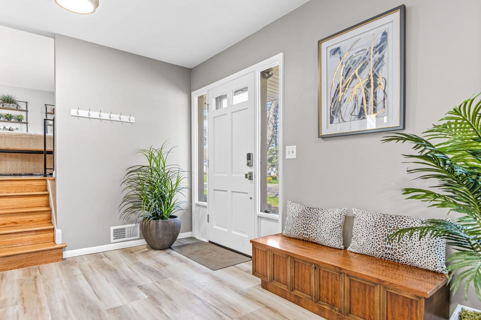 House, 4 Bedrooms, Patio | Living area | Books