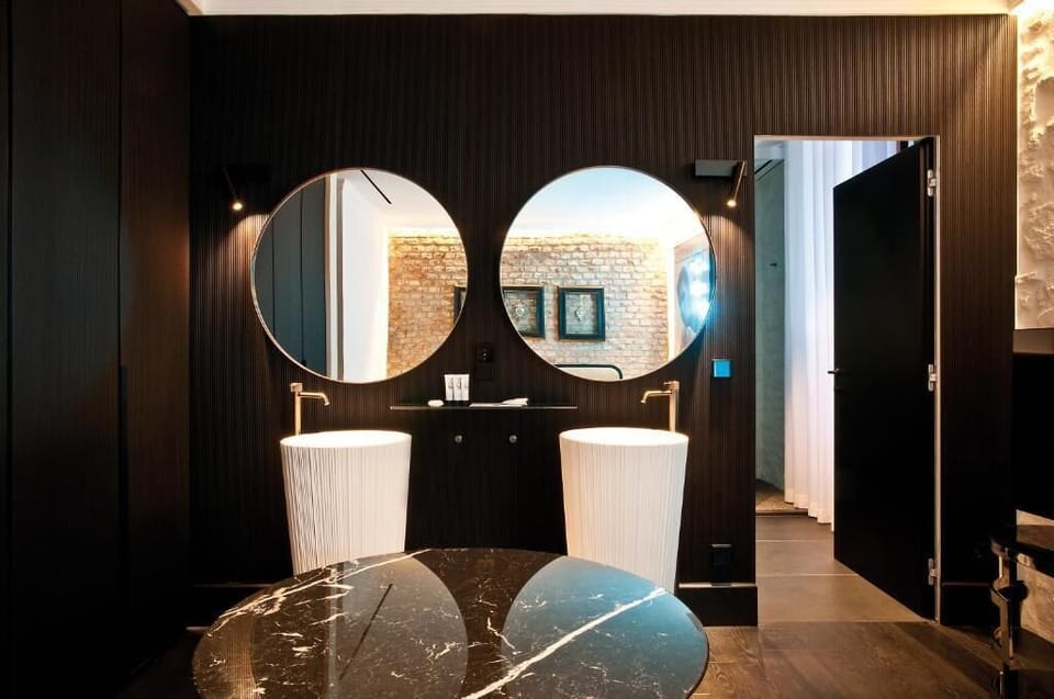 Suite | Bathroom | Shower, rainfall showerhead, hair dryer, bathrobes