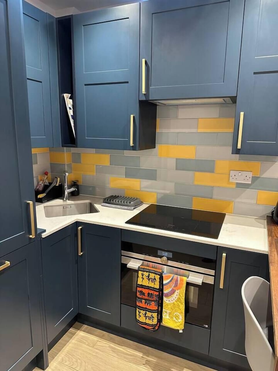 Kitchen with Induction hob and combi Oven/Microwave