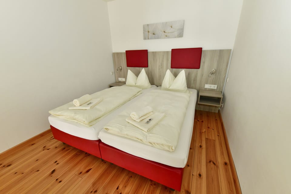 Apartment | 2 bedrooms, desk, laptop workspace, WiFi (free)