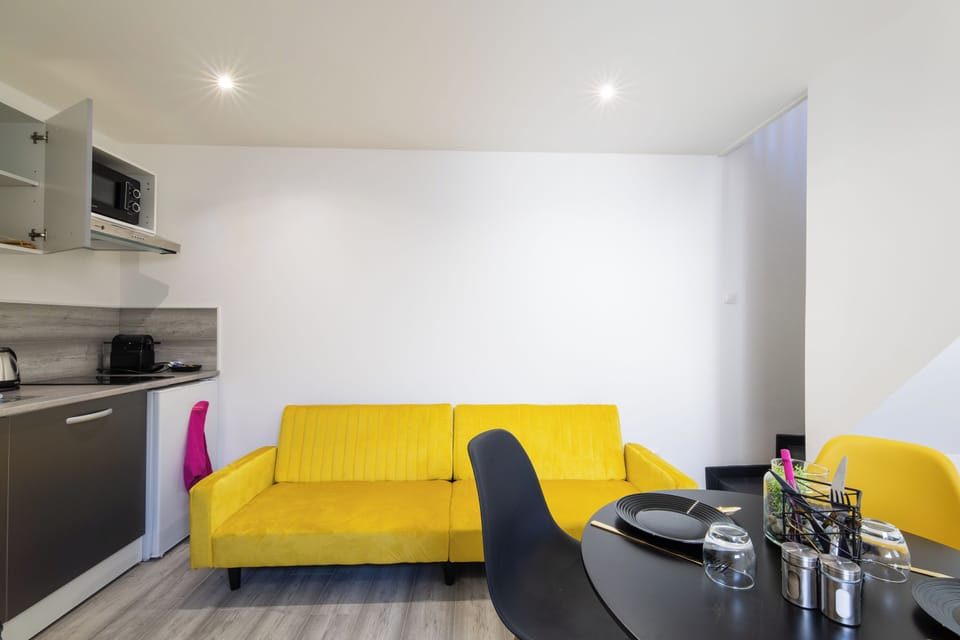 Duplex (Appartement 4A  Duplex Confort) | Private kitchen | Mini-fridge, microwave, stovetop, electric kettle