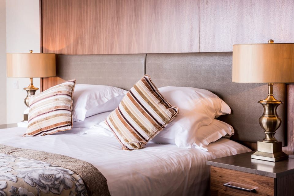 Junior Suite, 1 King Bed | In-room safe, blackout drapes, iron/ironing board