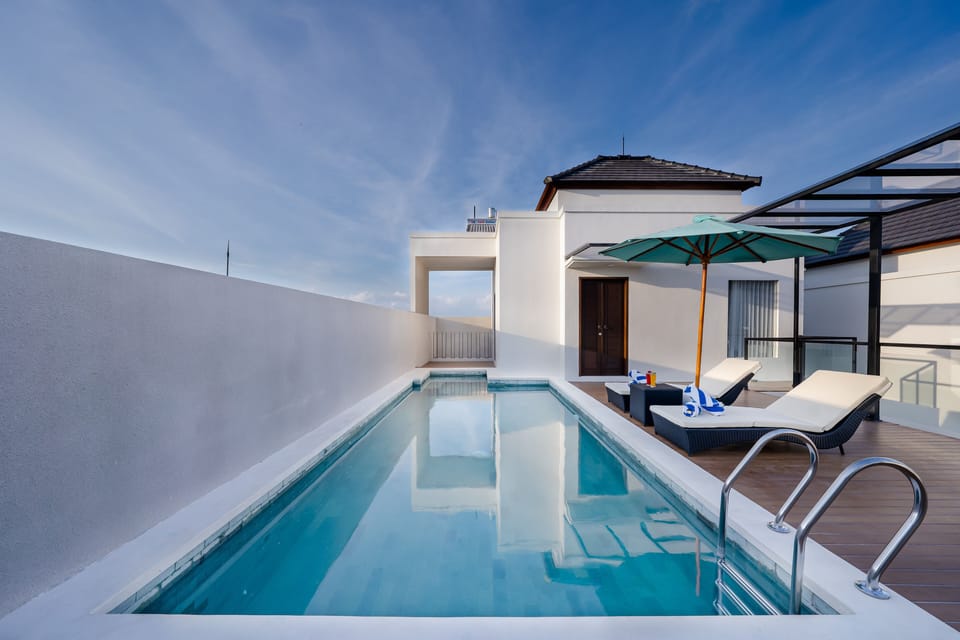 Rooftop pool