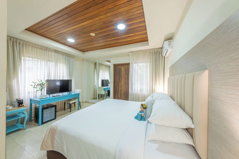 1 King Bed, Premium Room Balcony | Premium bedding, down comforters, in-room safe, desk