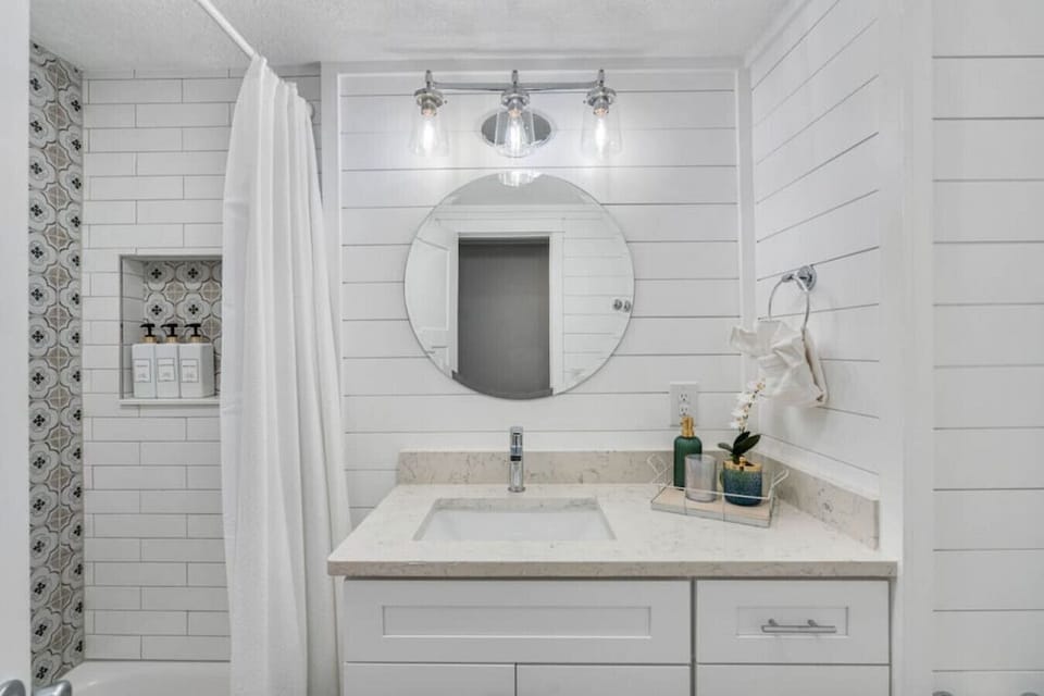 Upstairs shared bathroom space for bedrooms 1, 2 and 3.
