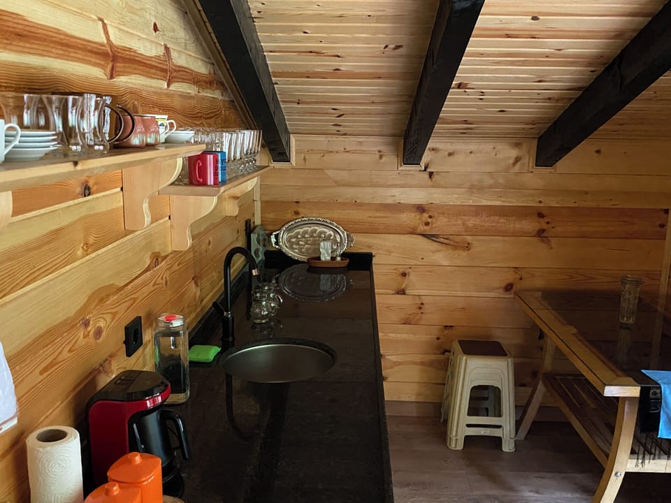 Deluxe Loft | Private kitchen | Coffee/tea maker, electric kettle, cookware/dishes/utensils