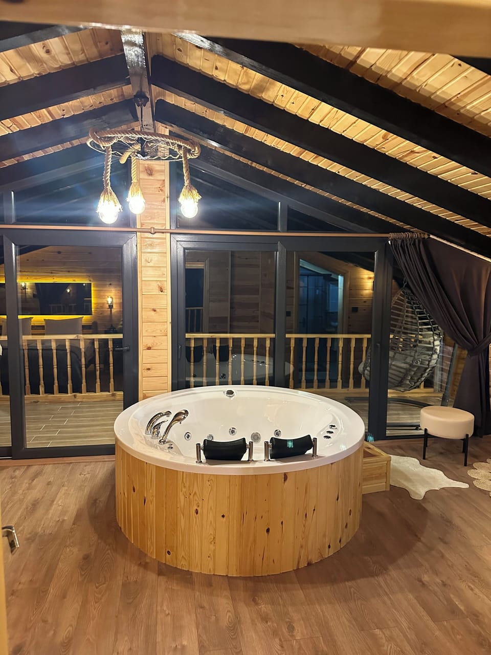 Jetted tub