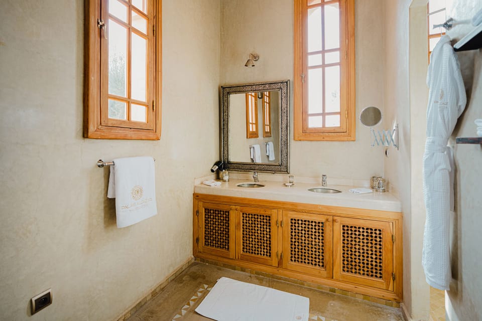 Deluxe Villa | Bathroom | Free toiletries, bathrobes, slippers, towels