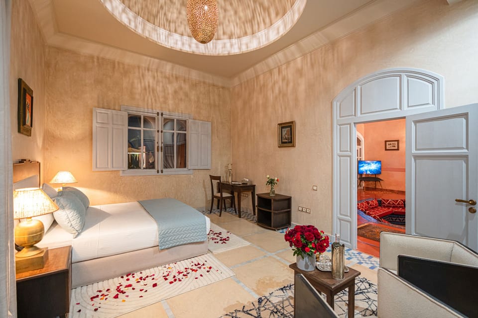Luxury Villa | Desk, soundproofing, free WiFi, bed sheets