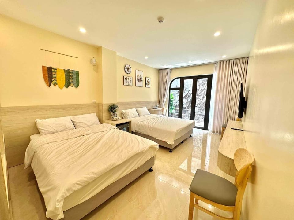 Family Room | Laptop workspace, free WiFi