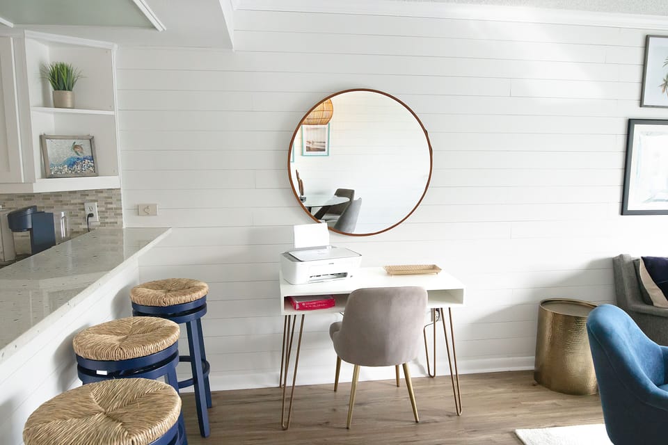 The perfect spot to work from. Quiet, sunrises, views of beach & pool. Sunshine.