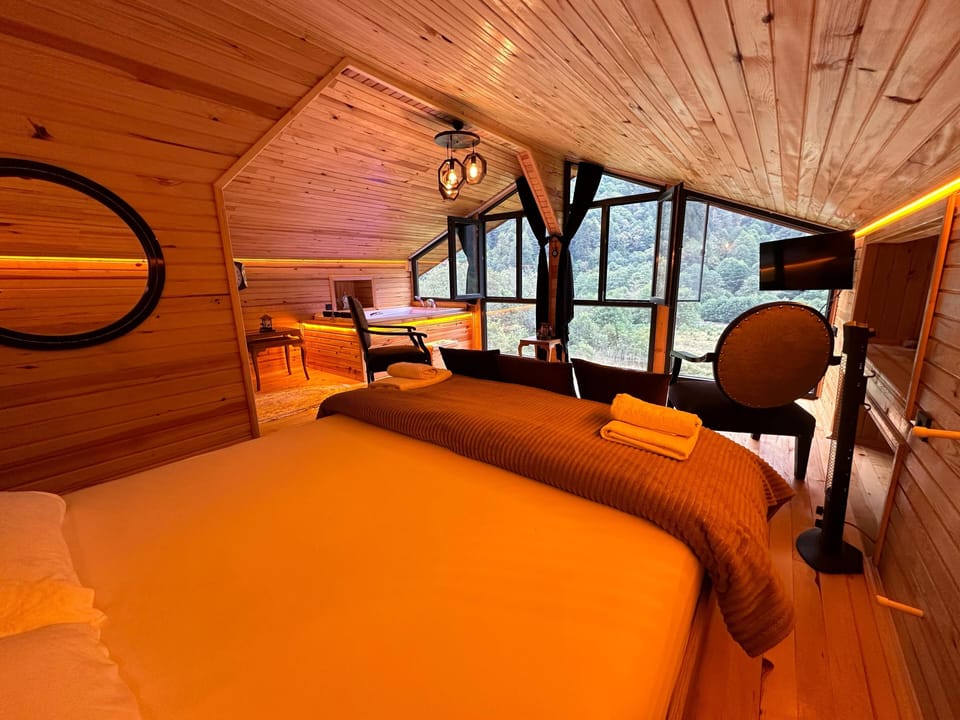 Basic Suite, Multiple Beds, Non Smoking, Mountain View | 2 bedrooms, Egyptian cotton sheets, premium bedding, blackout drapes
