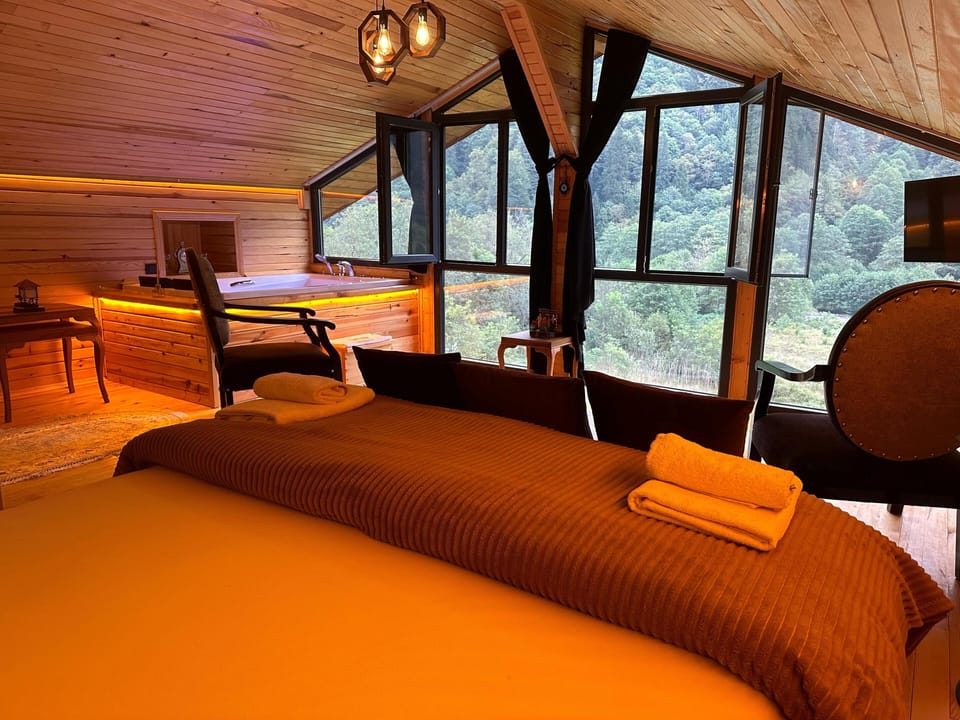Basic Suite, Multiple Beds, Non Smoking, Mountain View | 2 bedrooms, Egyptian cotton sheets, premium bedding, blackout drapes