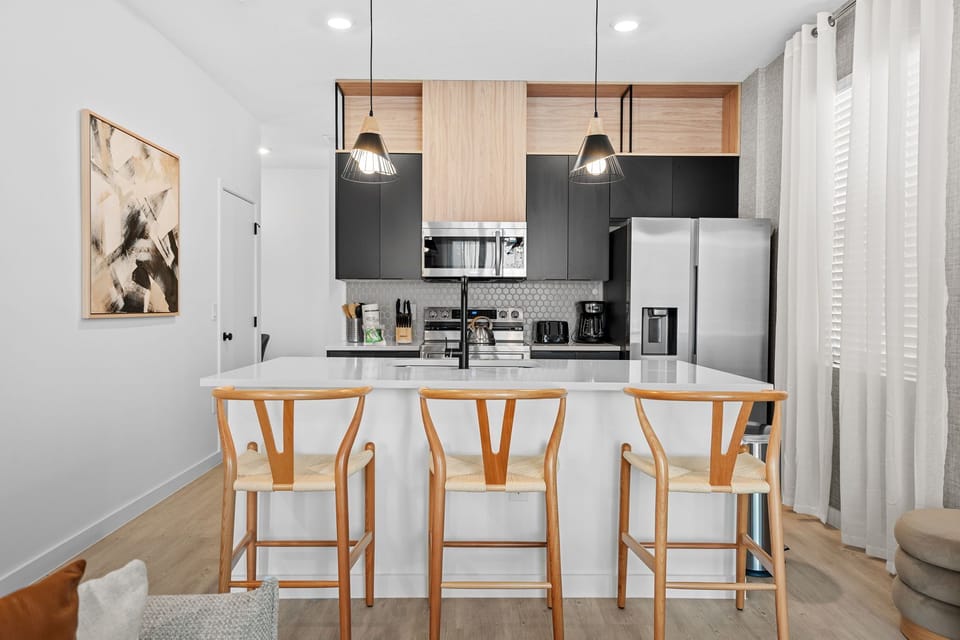 Contemporary culinary space: Ideal for home-cooked meals and family bonding.