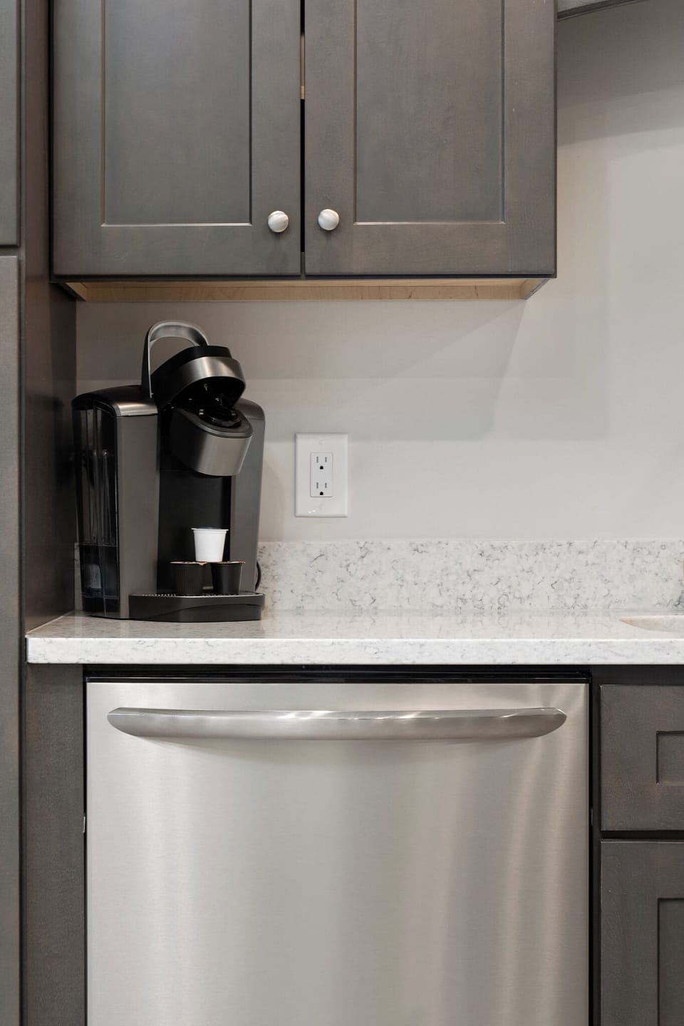Full-size fridge, dishwasher, cookware/dishes/utensils