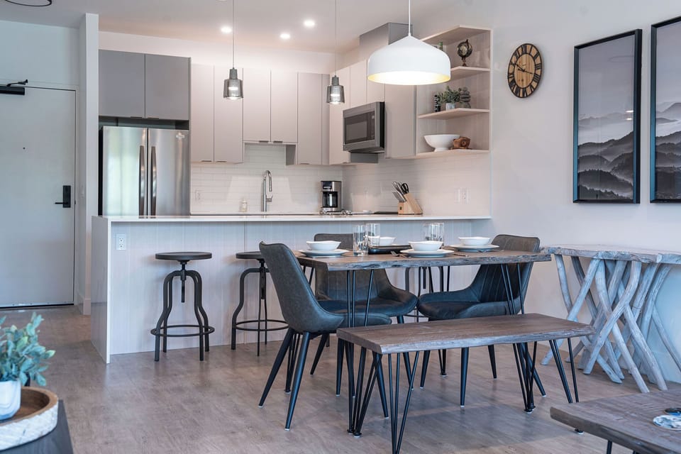 Condo | Private kitchen | Coffee/tea maker, full-size fridge, microwave, oven