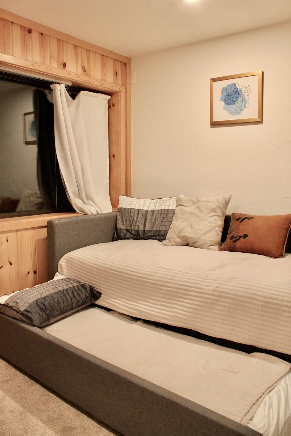 Twin Daybed with Twin trundle. #Lake Tahoe, Skiing, Northstar ski resort, golf