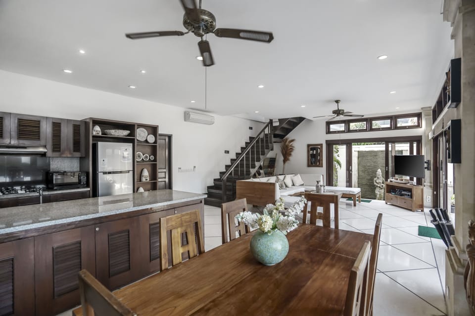 Deluxe Villa, 4 Bedrooms, Private Pool, Garden View | Private kitchen | Coffee/tea maker, fridge, microwave, stovetop