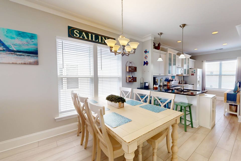 Seating for 6 at the dining table plus additional counter seating