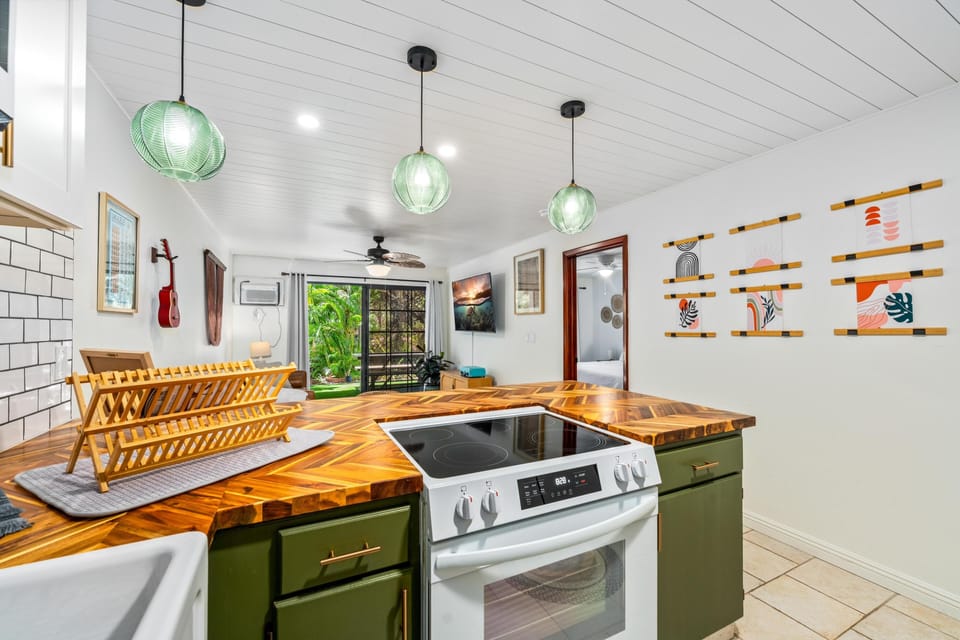 Condo, 2 Bedrooms | Private kitchen | Coffee/tea maker, fridge, oven, toaster