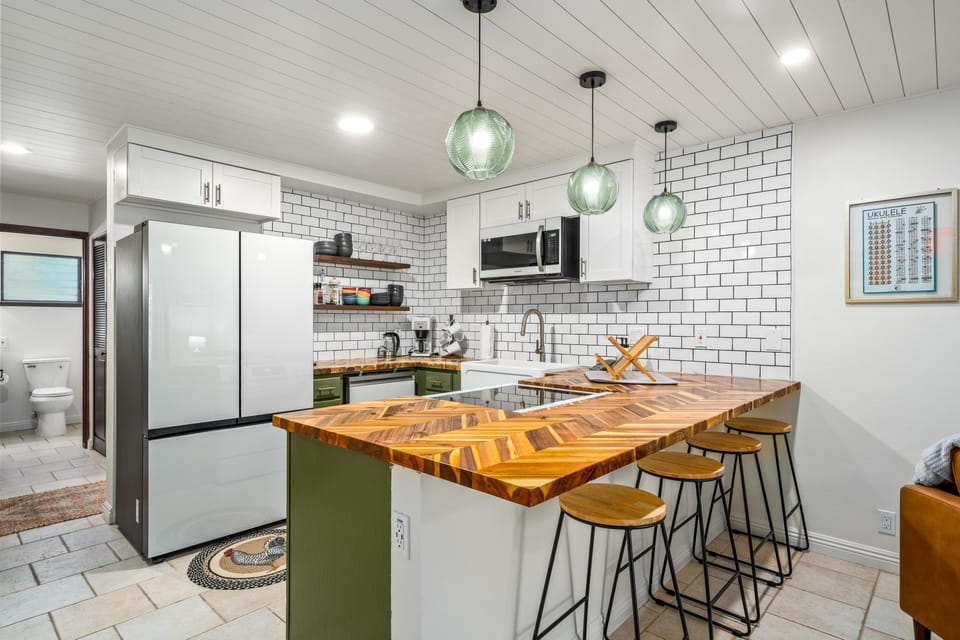 Condo, 2 Bedrooms | Private kitchen | Coffee/tea maker, fridge, oven, toaster