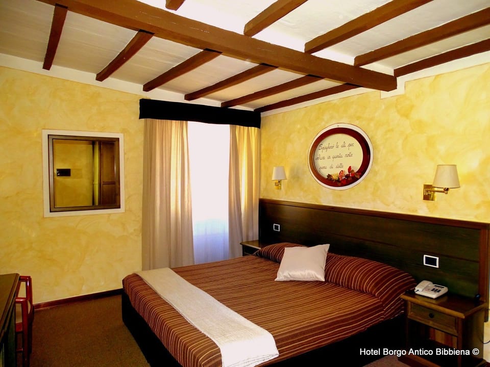Basic Room | Minibar, desk, WiFi (free), bed sheets