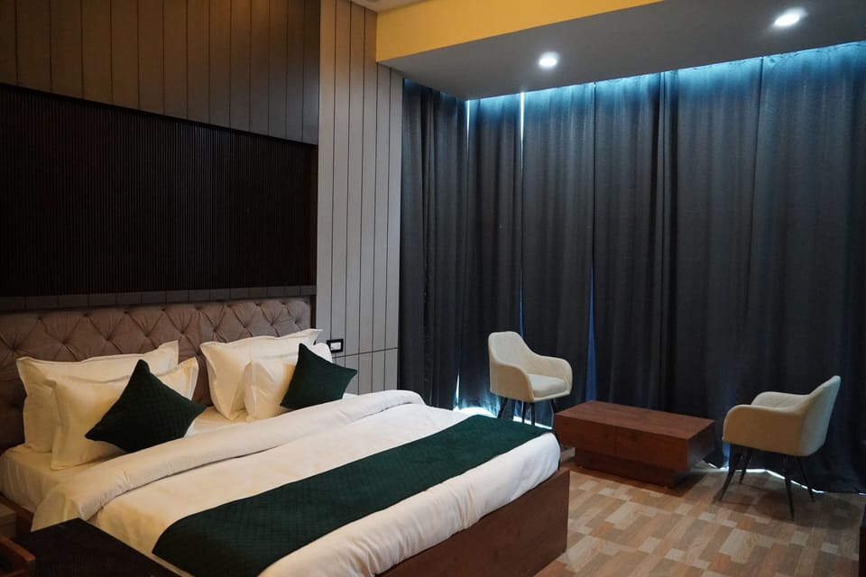 Executive Duplex | 1 bedroom, premium bedding, down comforters, memory foam beds