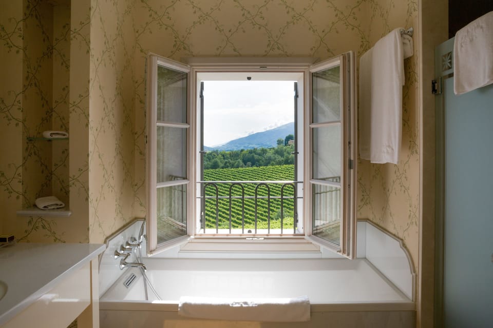 Separate tub and shower, deep soaking tub, rainfall showerhead