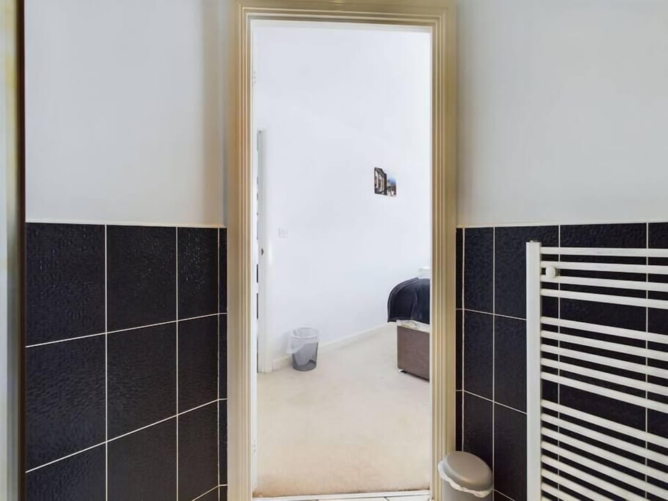 ENSUITE - SHOWER