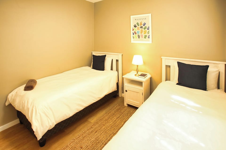 Elite Apartment | 2 bedrooms, iron/ironing board, cribs/infant beds, free WiFi