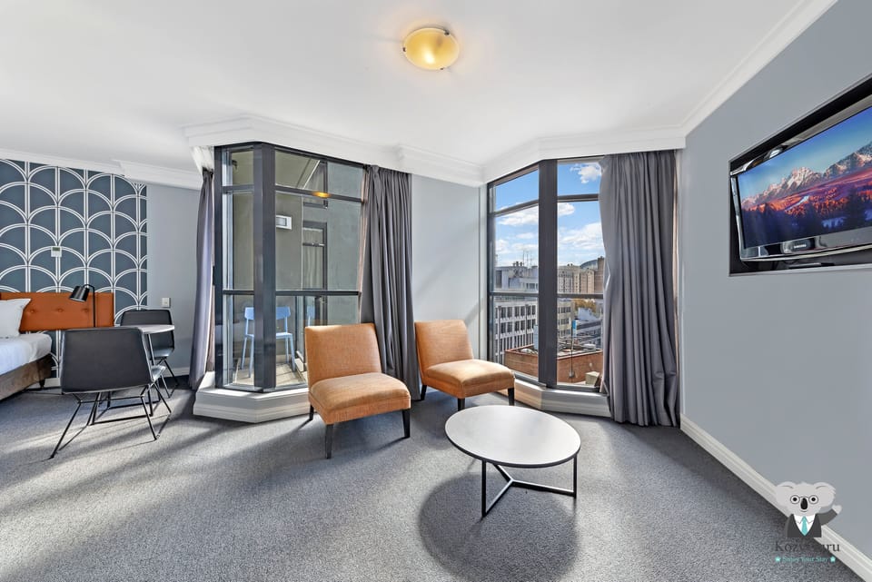 City Room, 1 Queen Bed | Living area | 32-inch TV with cable channels
