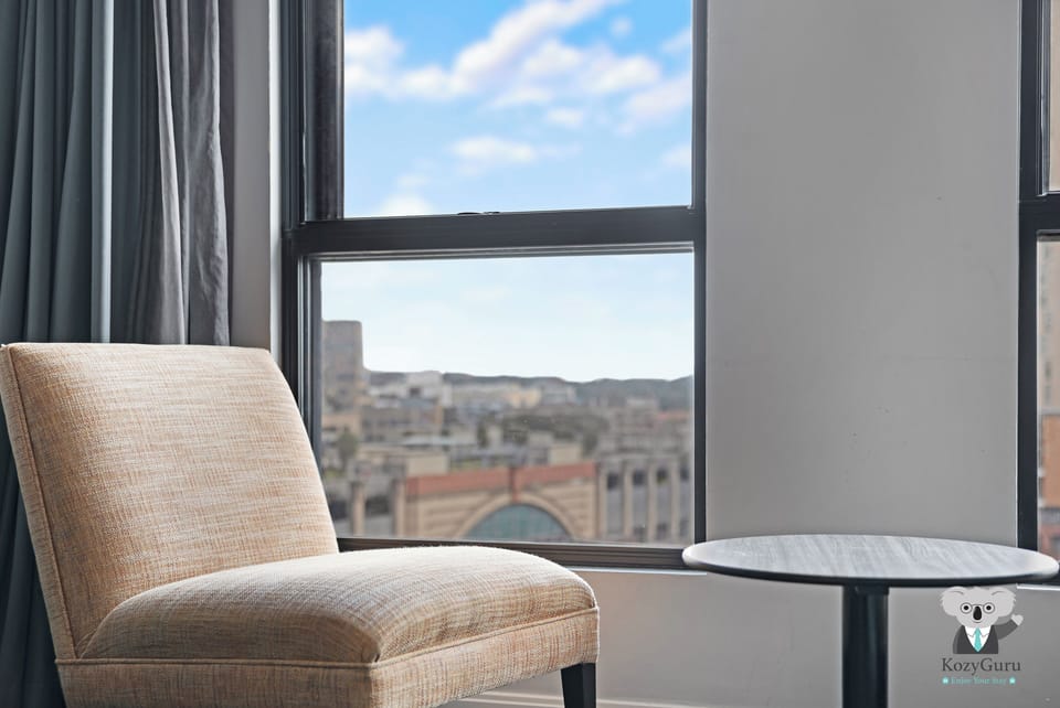Studio | Living area | Flat-screen TV