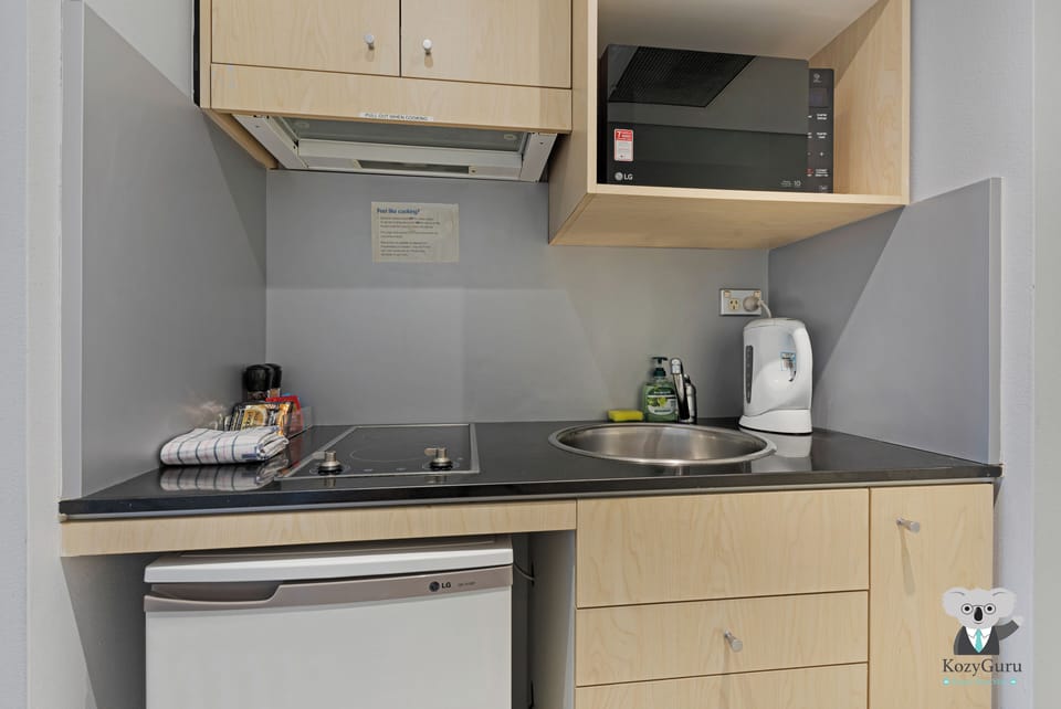 Studio | Private kitchen | Fridge, cookware/dishes/utensils
