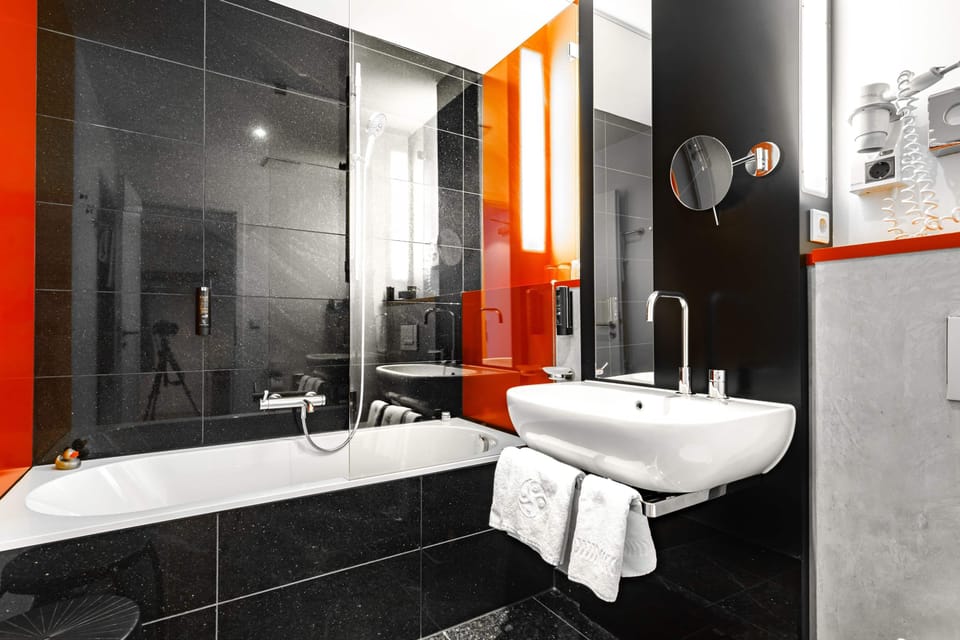 Superior Double Room | Bathroom | Hair dryer, towels