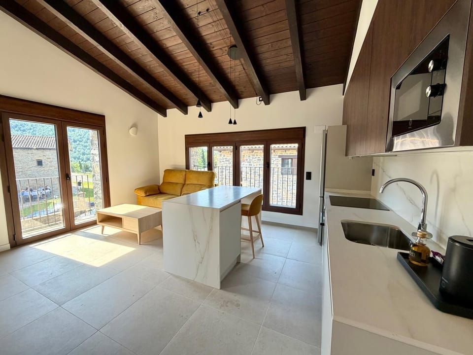 Exclusive Apartment, 1 Bedroom, Bathtub | Private kitchen | Full-size fridge, microwave, oven, stovetop