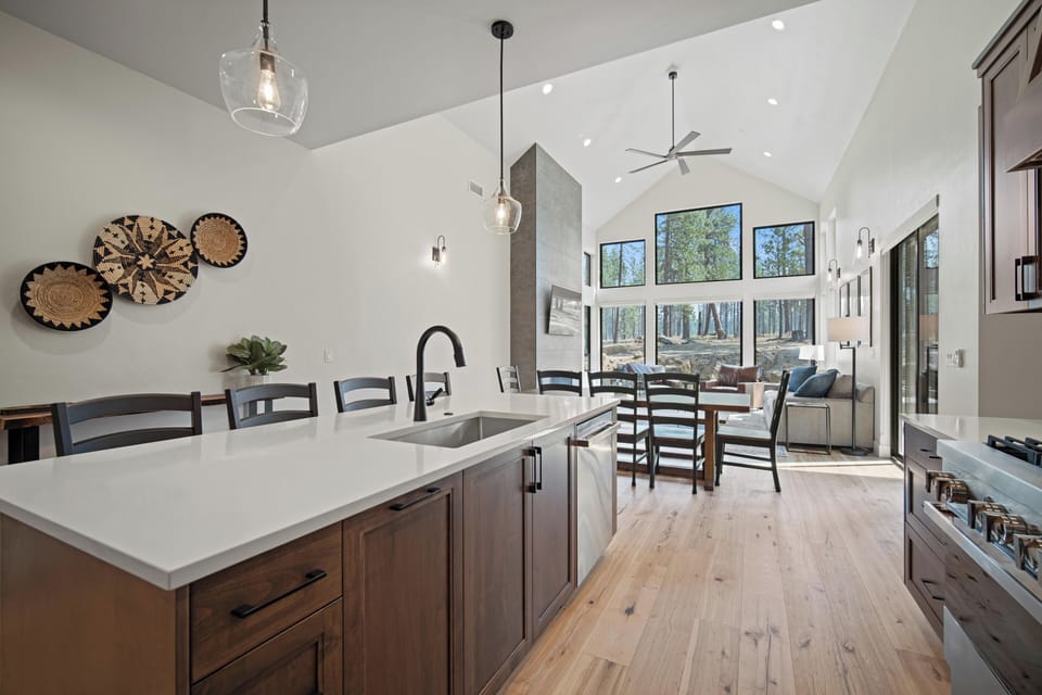 18124 Forestbrook-04