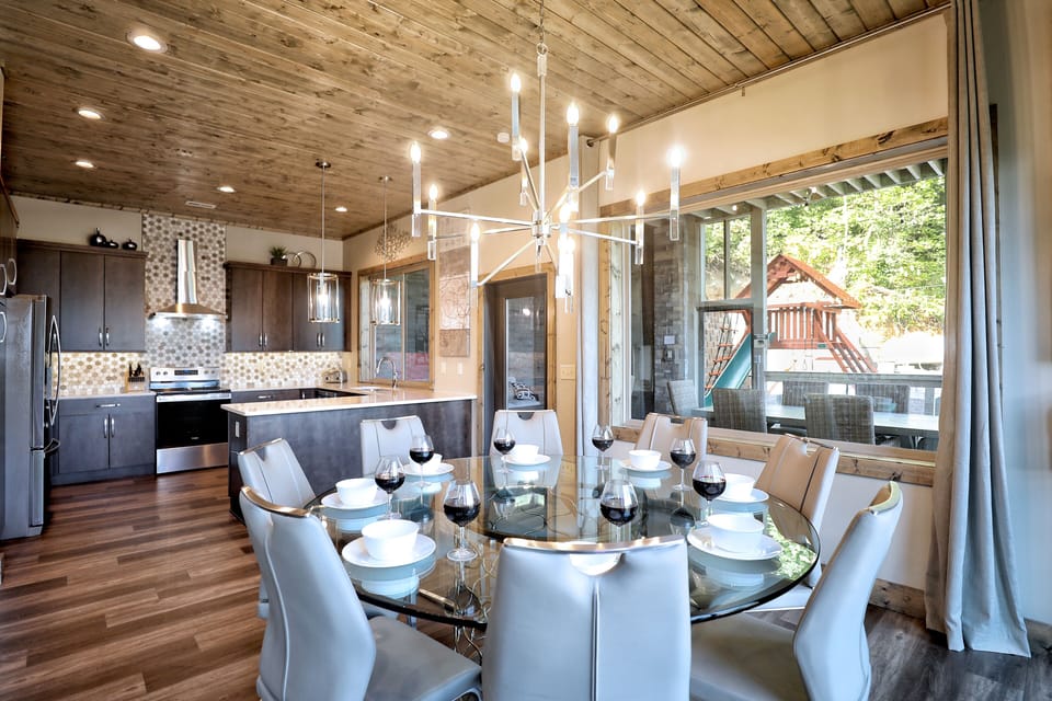 Dining big enough to seat 8