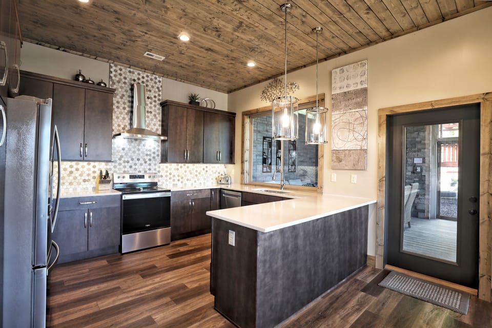 Comes with a fully stocked kitchen