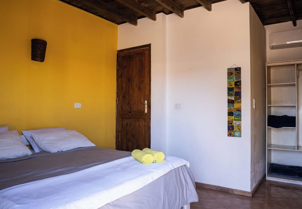 Standard Double or Twin Room, Non Smoking, Sea View | Down comforters, bed sheets