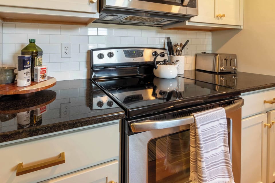 House, Multiple Beds, Patio, Garden View (Athens Hideaway) | Private kitchen | Coffee/tea maker, fridge, microwave, oven